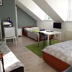 Azalia 32 L Habitación en casa particular