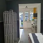Проживание в семье Azalia 32 L