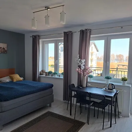 Проживание в семье Azalia 32 L *