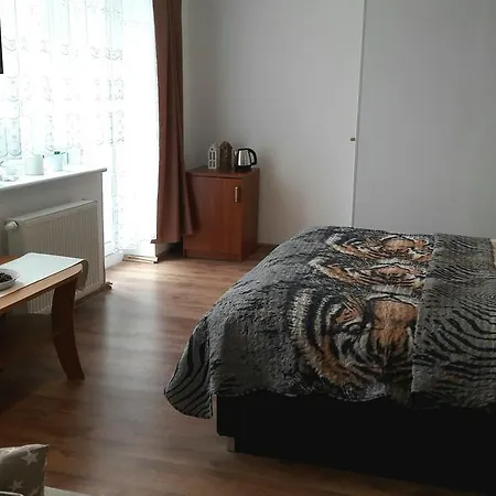 Azalia 32 L Quarto em Acomodações Particulares