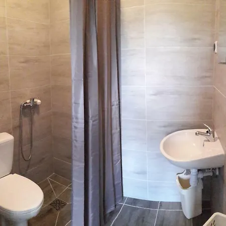 Azalia 32 L Quarto em Acomodações Particulares *