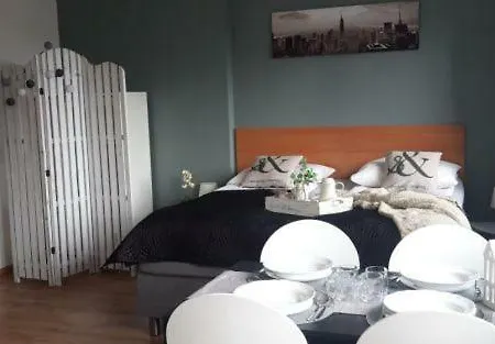 Azalia 32 L Quarto em Acomodações Particulares *