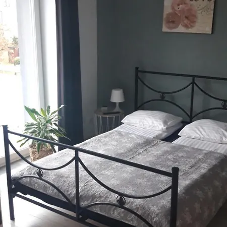 Azalia 32 L Quarto em Acomodações Particulares