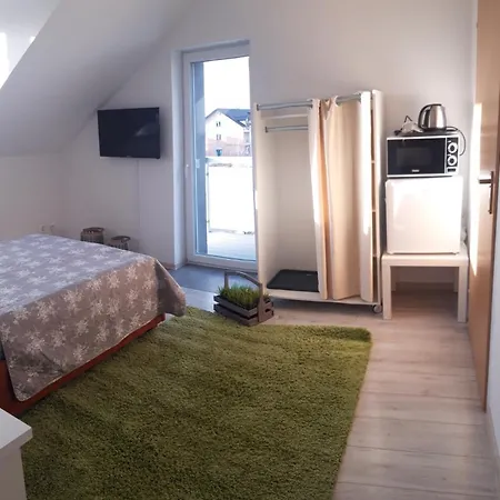 Azalia 32 L Quarto em Acomodações Particulares